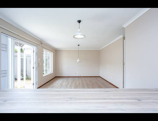 2 BEDROOM TOWNHOUSE FOR SALE IN KENILWORTH